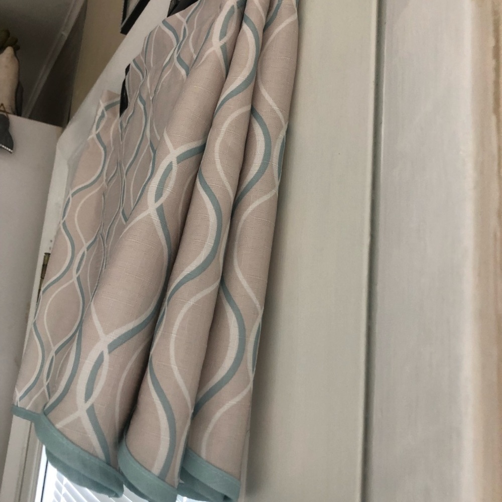 Three window valances - Picture 2 of 3